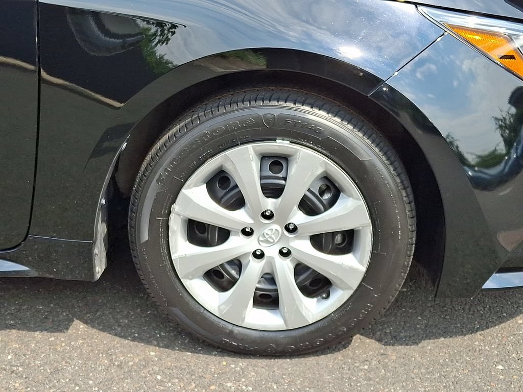Certified 2025 Toyota Corolla LE FWD image 8