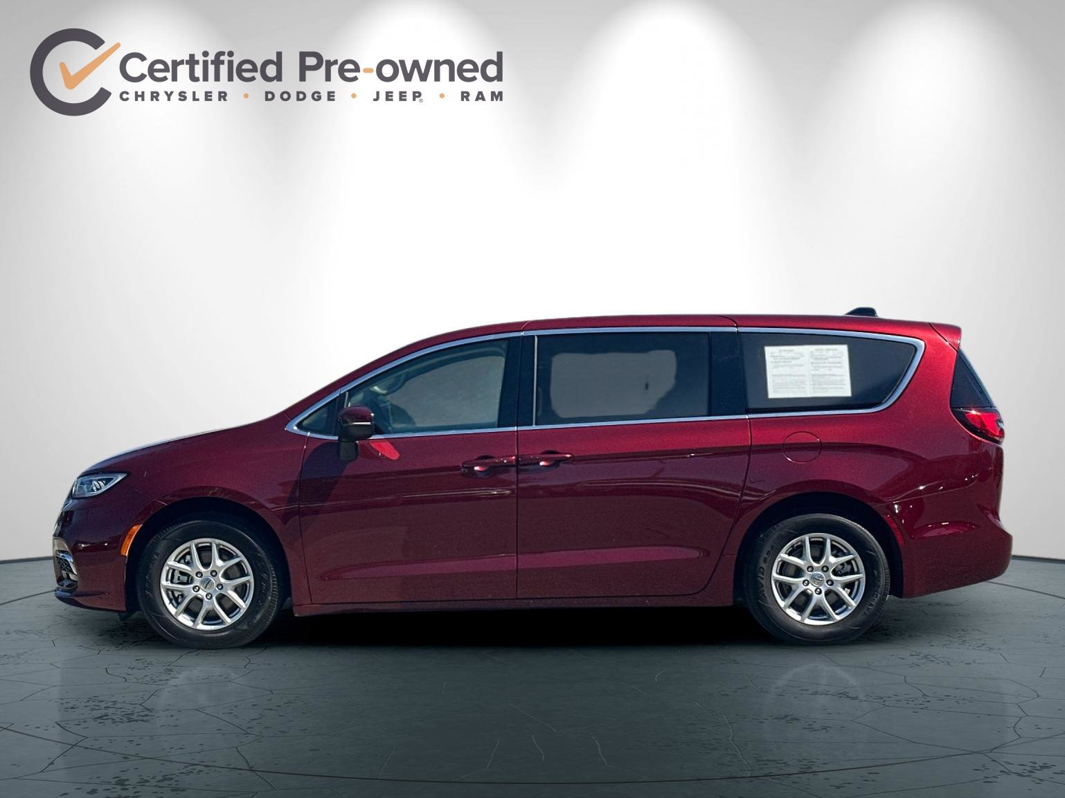 Used 2023 Chrysler Pacifica Touring-L FWD image 7