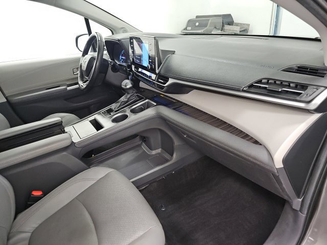 Certified 2023 Toyota Sienna Limited AWD/4WD image 46