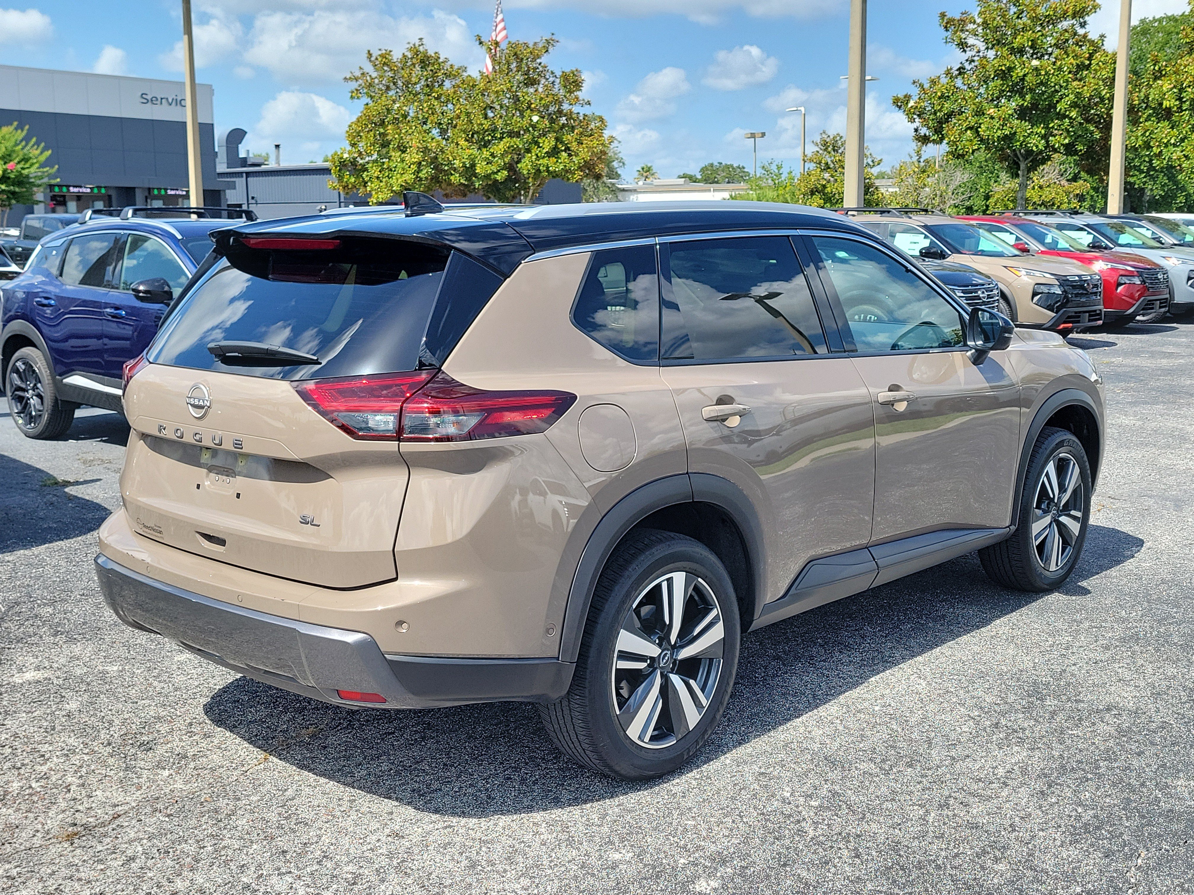 Certified 2025 Nissan Rogue SL FWD image 4