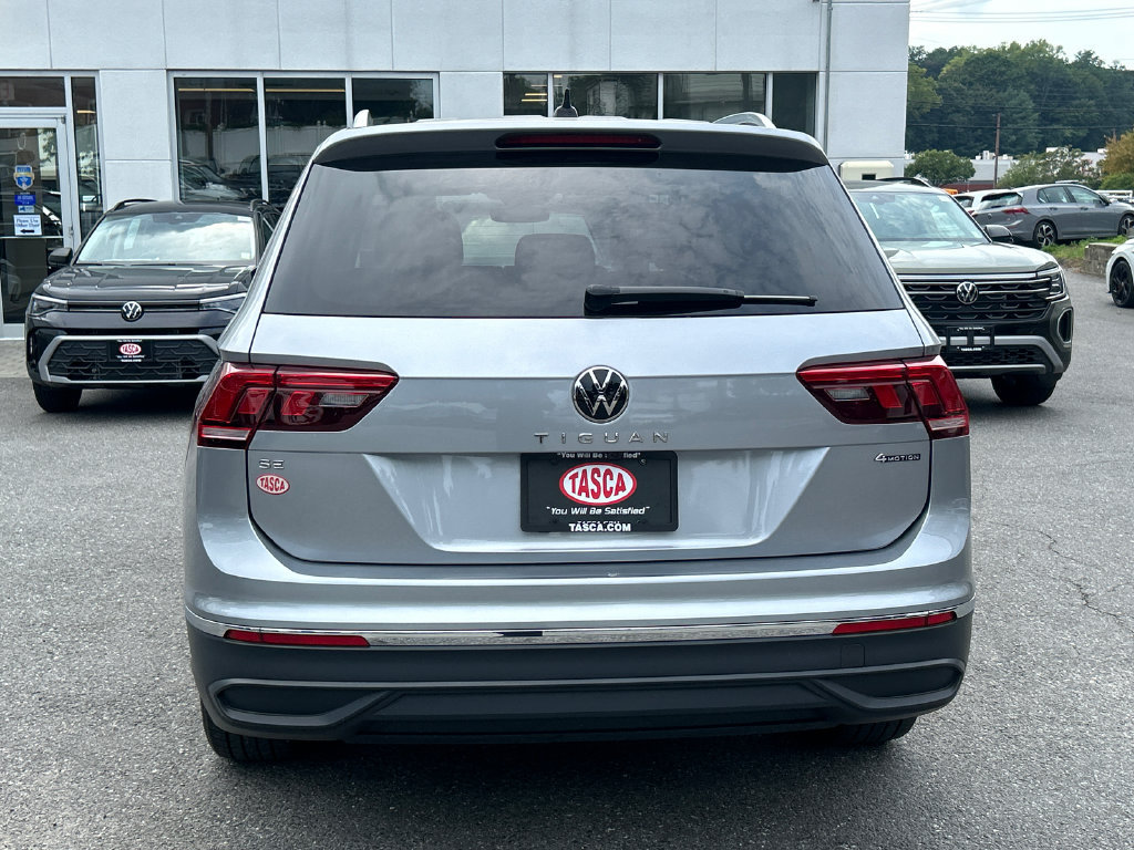 Used 2024 Volkswagen Tiguan SE AWD/4WD image 3