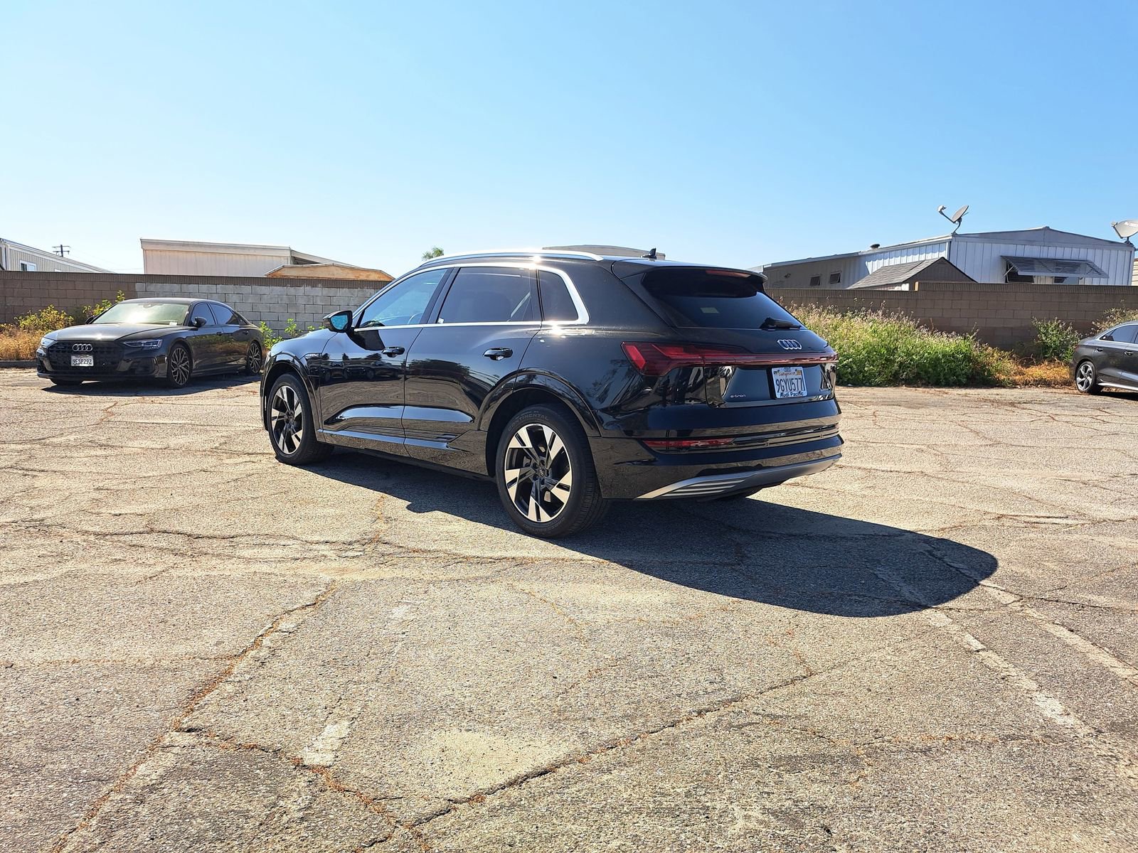 Used 2023 Audi e-tron Premium Plus w/ Premium Plus Package image 4