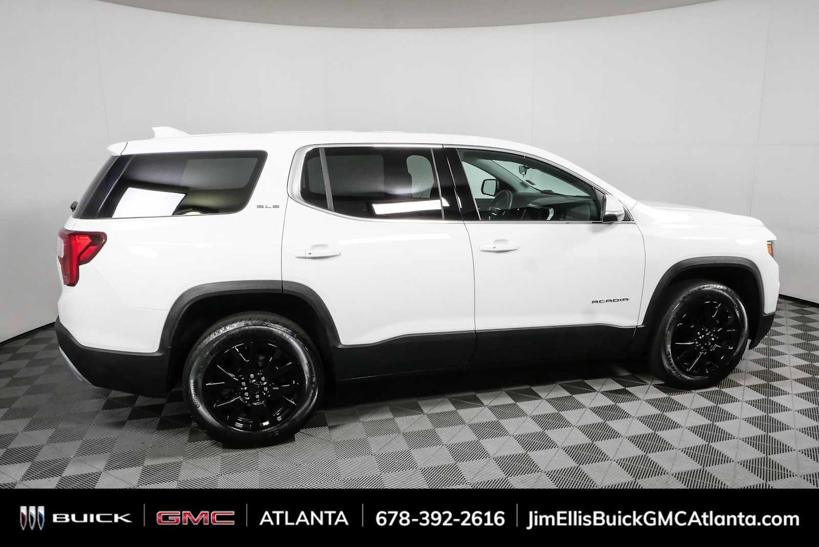 Used 2023 GMC Acadia SLE FWD image 2