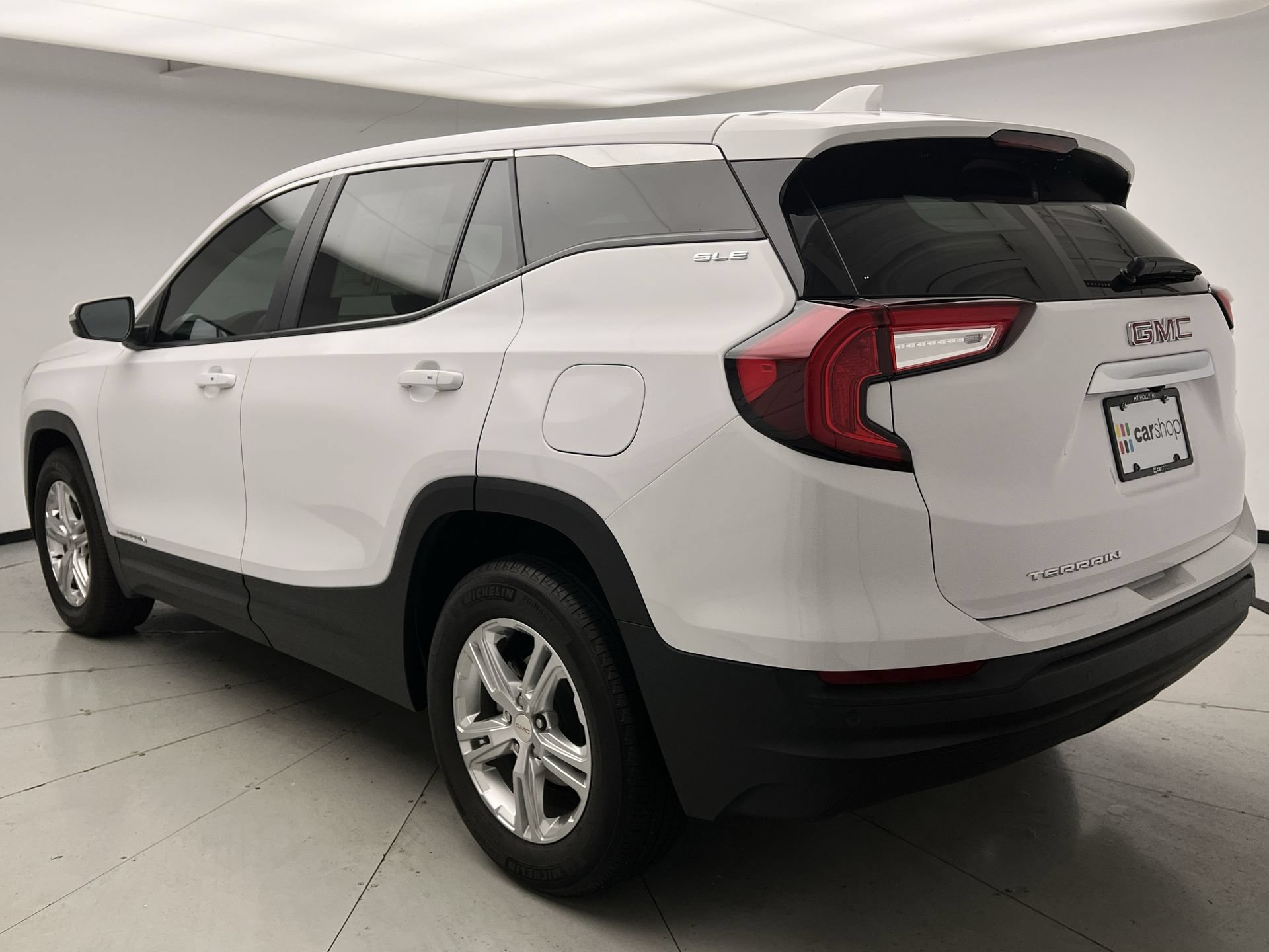 Used 2022 GMC Terrain SLE FWD image 2