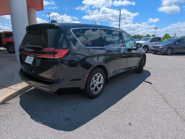 Certified 2024 Chrysler Pacifica Limited FWD image 33