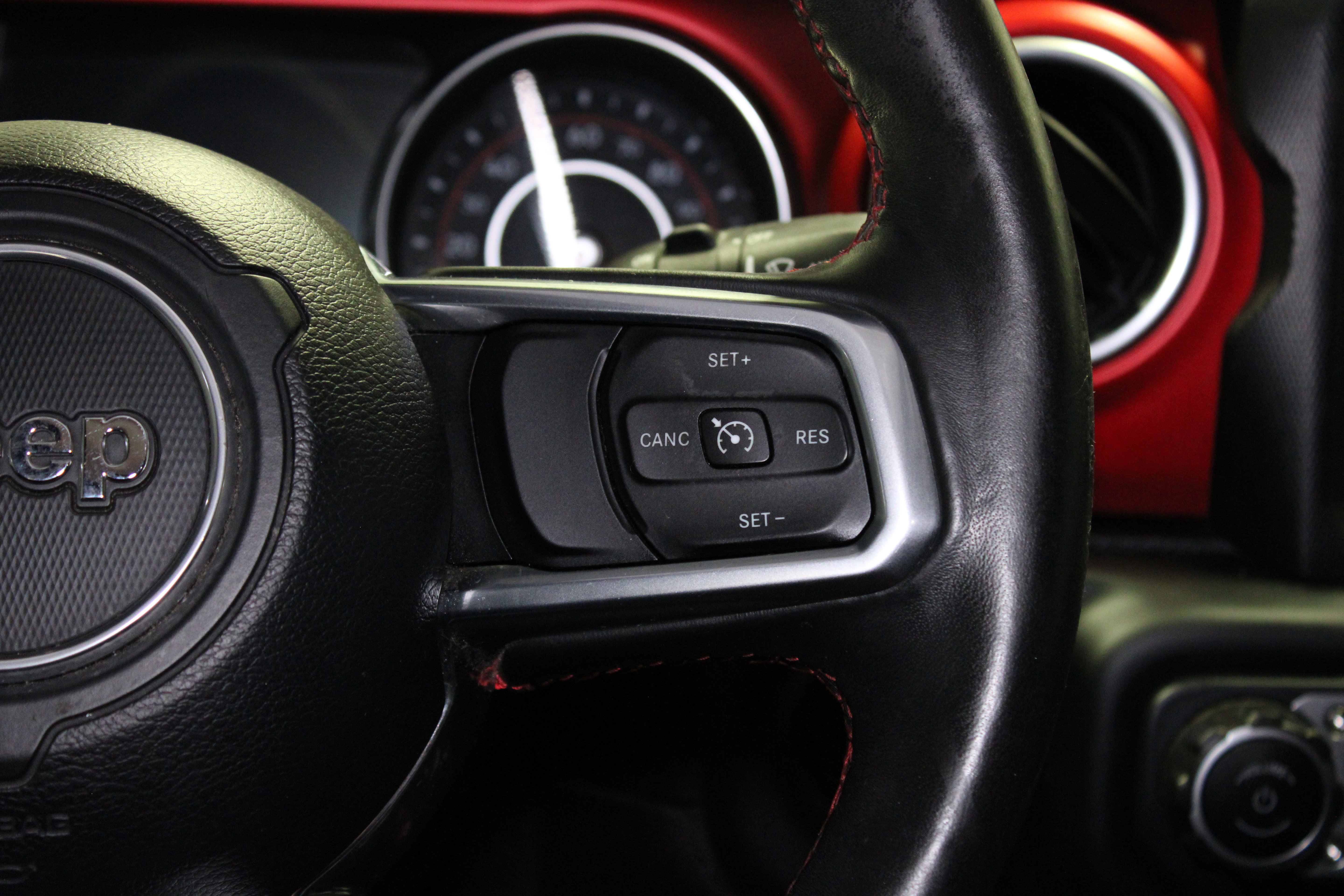 Used 2018 Jeep Wrangler Unlimited Rubicon AWD/4WD image 31