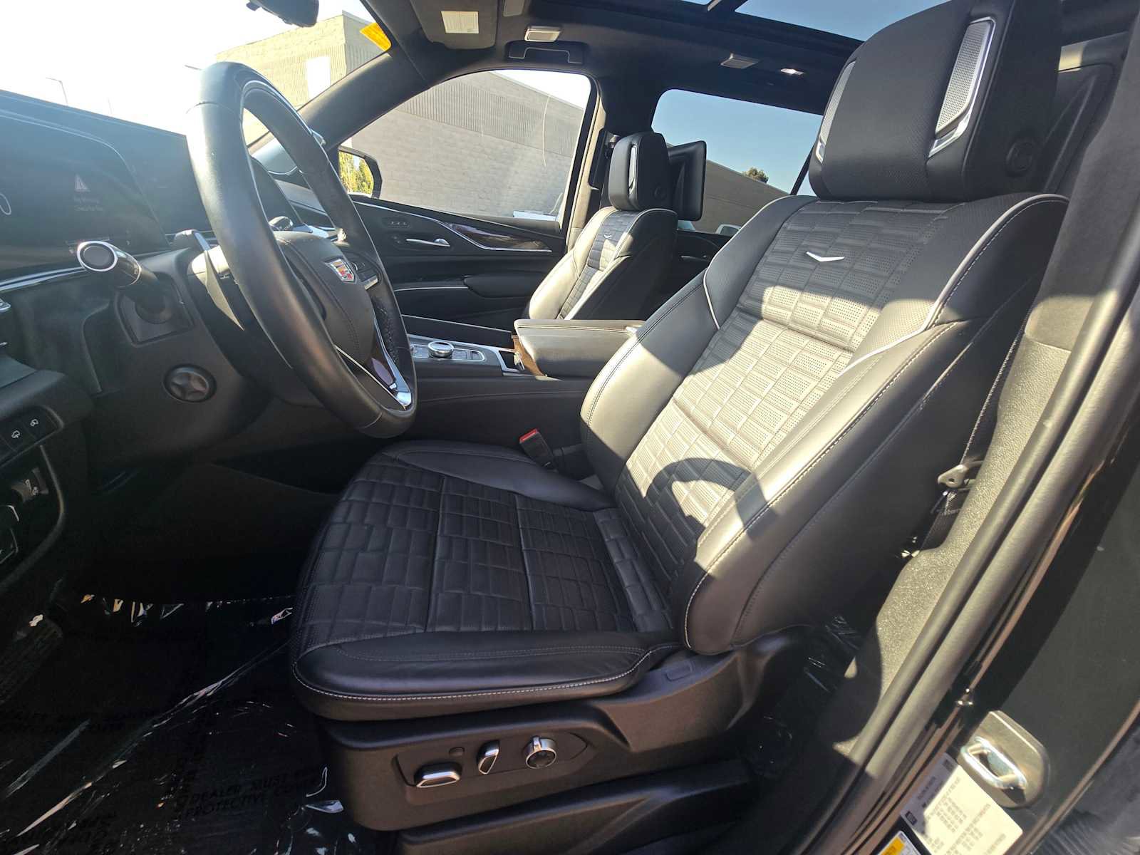 Used 2024 Cadillac Escalade ESV Premium Luxury Platinum image 25