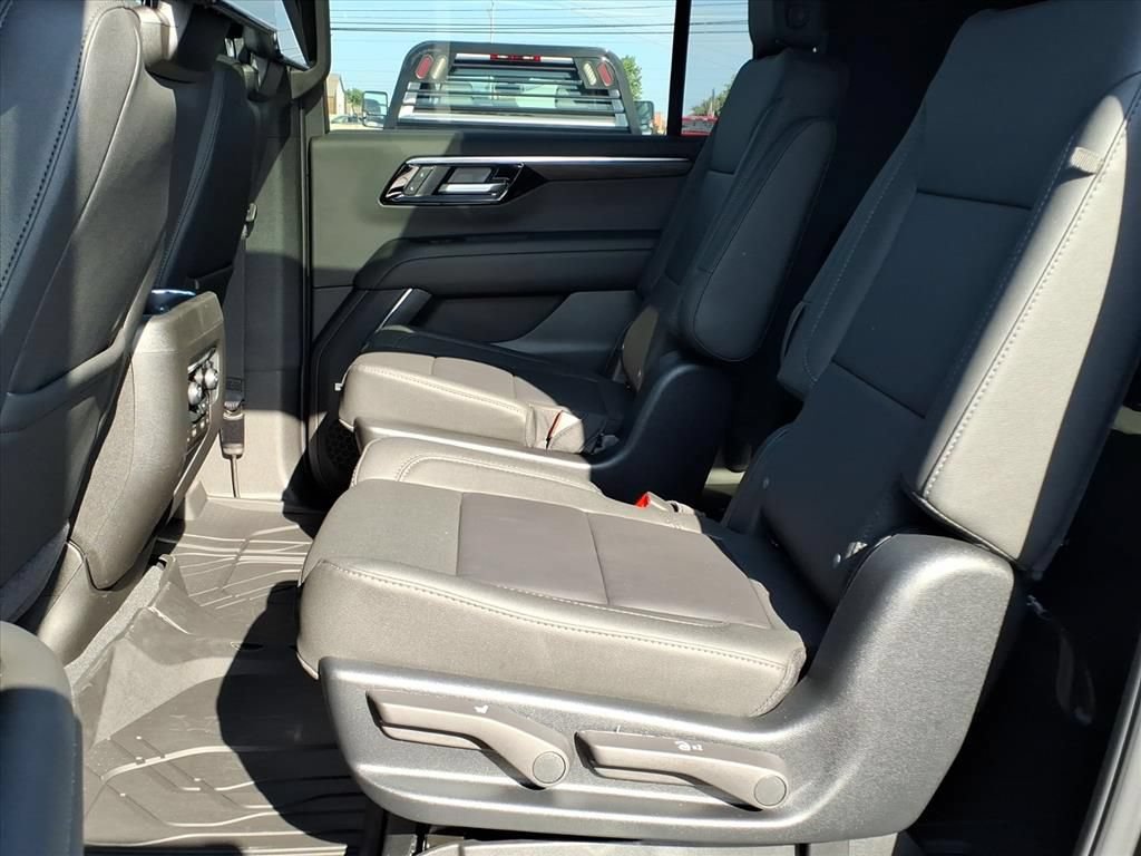 New 2026 Chevrolet Suburban Z71 w/ Z71 Off-Road Package AWD/4WD image 18