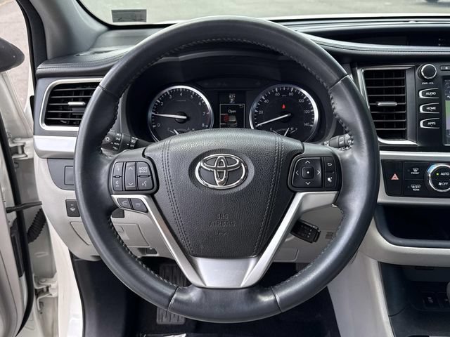 Used 2016 Toyota Highlander XLE AWD/4WD image 19
