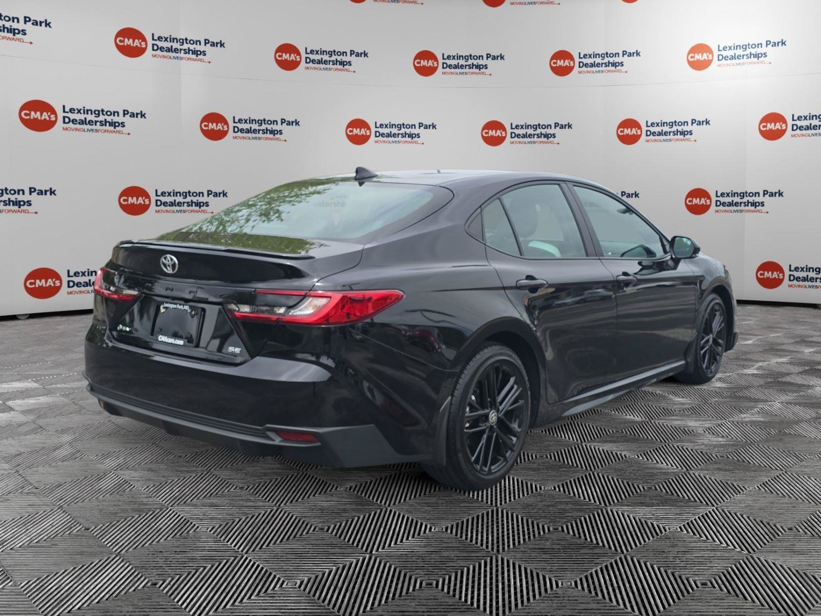 Used 2025 Toyota Camry SE FWD image 7