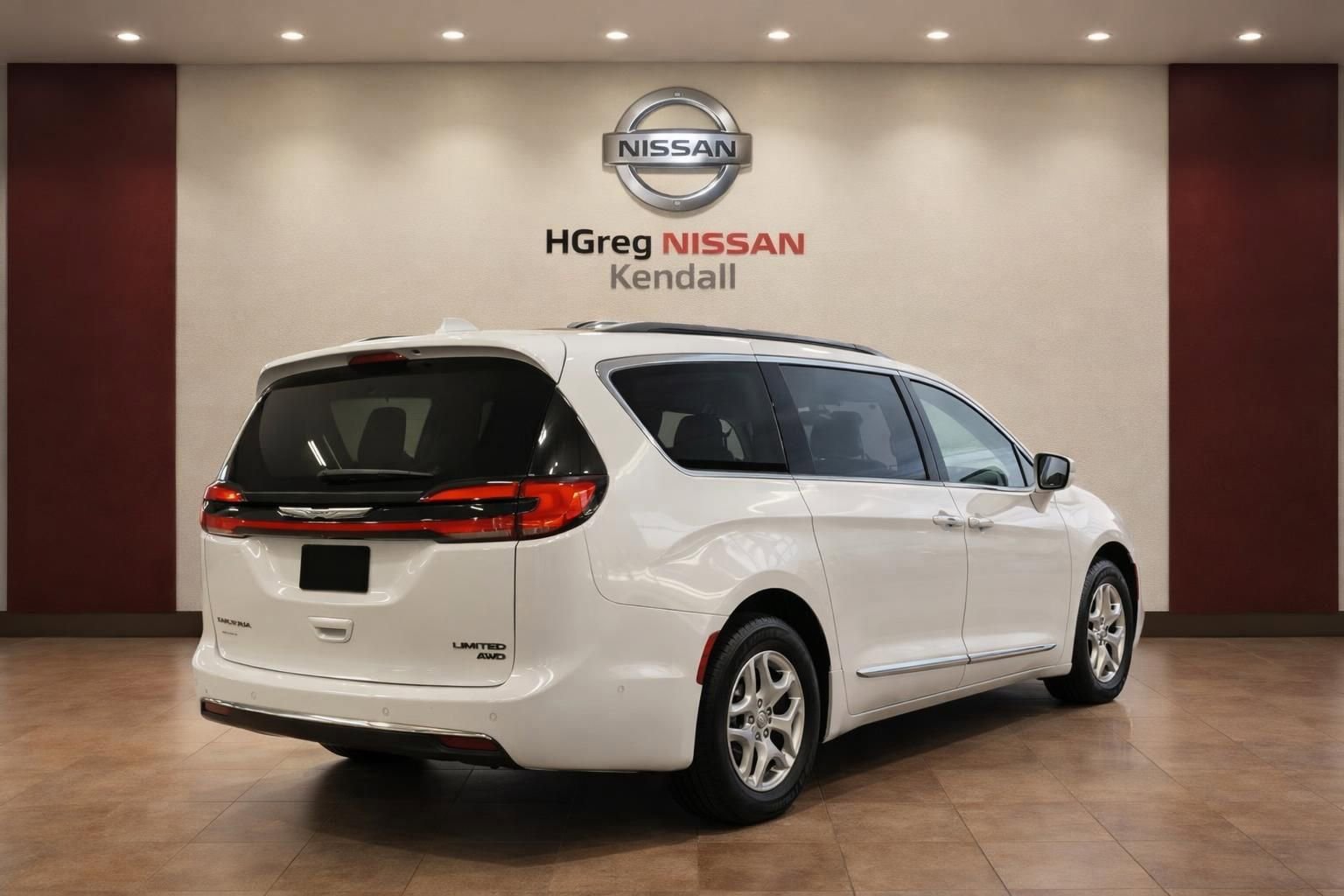 Used 2021 Chrysler Pacifica Limited w/ Premium & Safety Sphere Group image 2