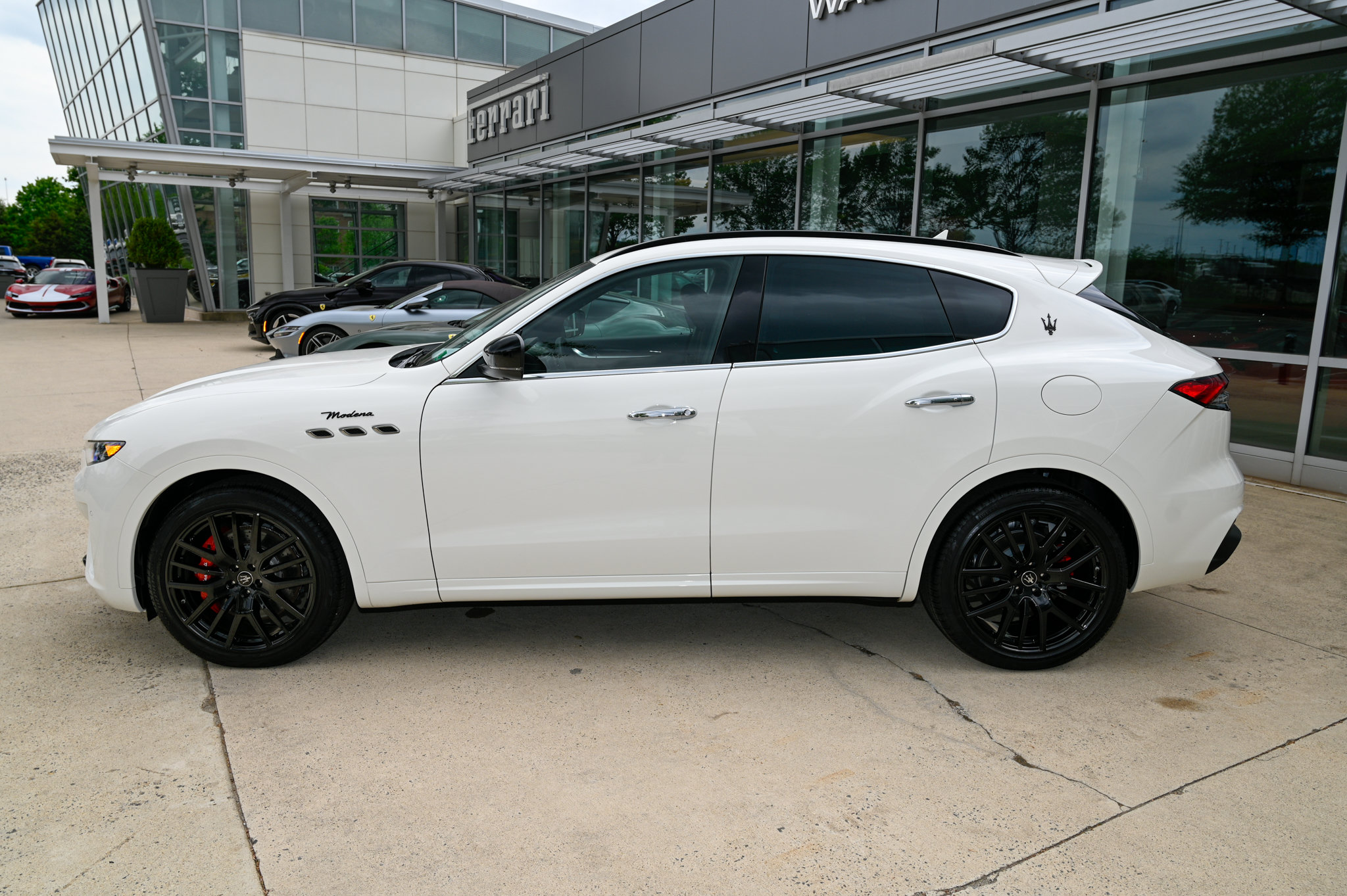 Used 2024 Maserati Levante Modena Ultima AWD/4WD image 8