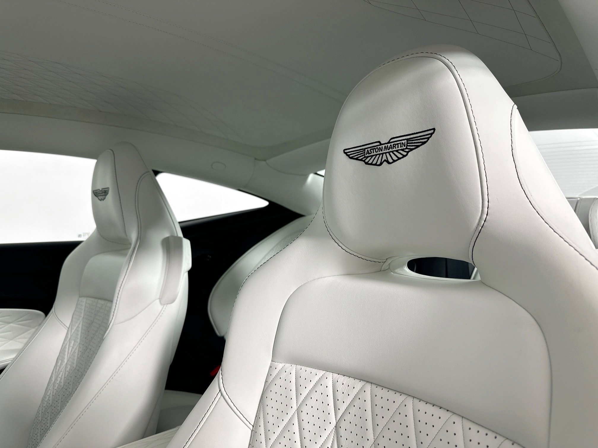 Used 2025 Aston Martin DB12 Coupe image 5