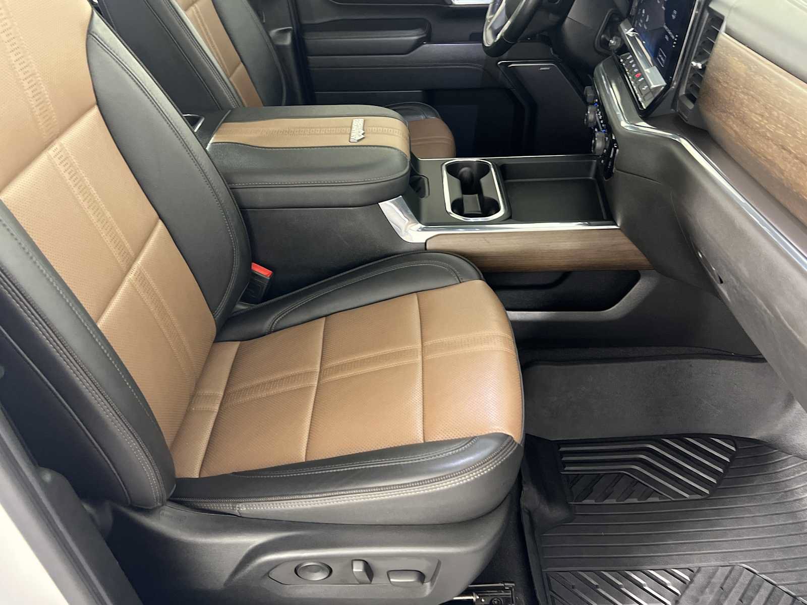Used 2024 Chevrolet Silverado 2500 High Country w/ LPO, Dark Essentials Package AWD/4WD image 16