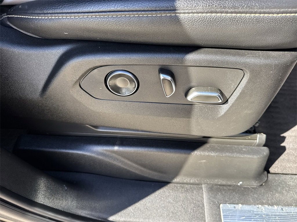 Used 2023 Cadillac Escalade Luxury image 45