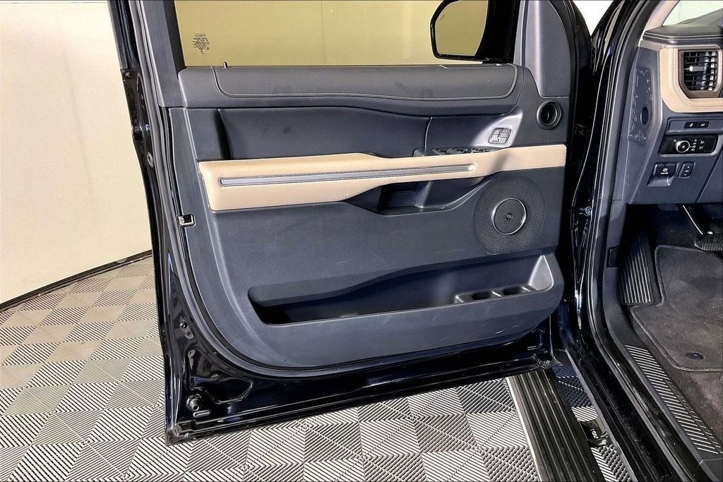Used 2023 Ford Expedition Max Limited image 25