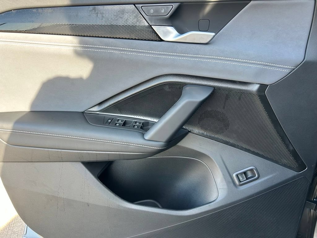 New 2026 Volkswagen Tiguan SE FWD image 18