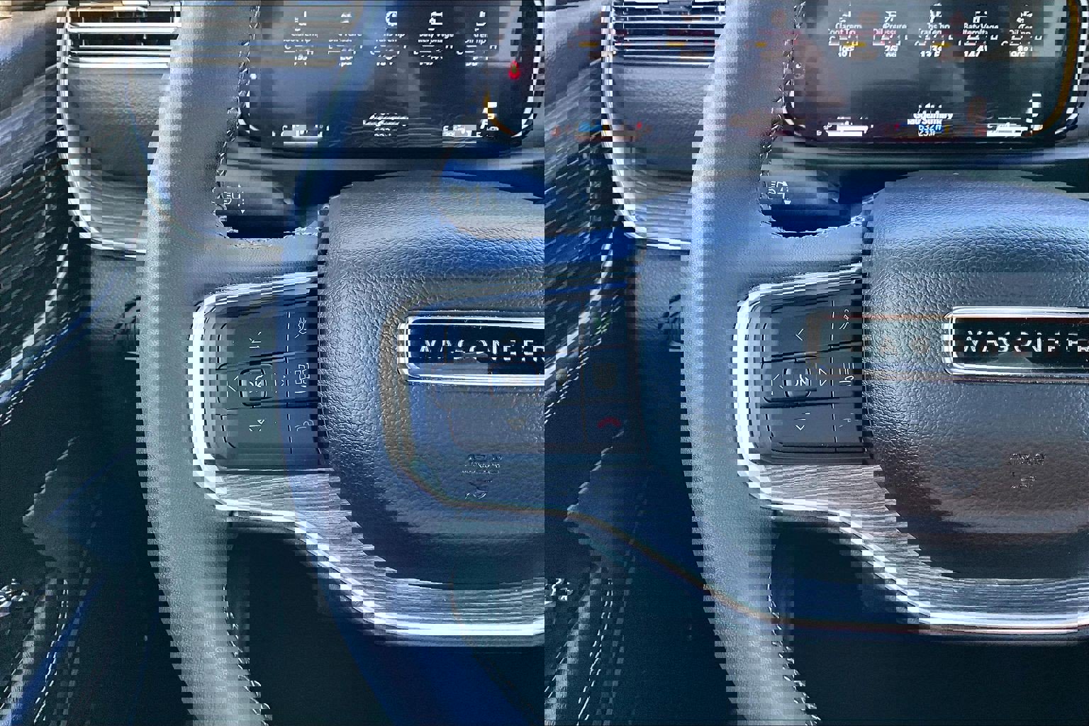 Used 2024 Jeep Wagoneer L Series II image 11