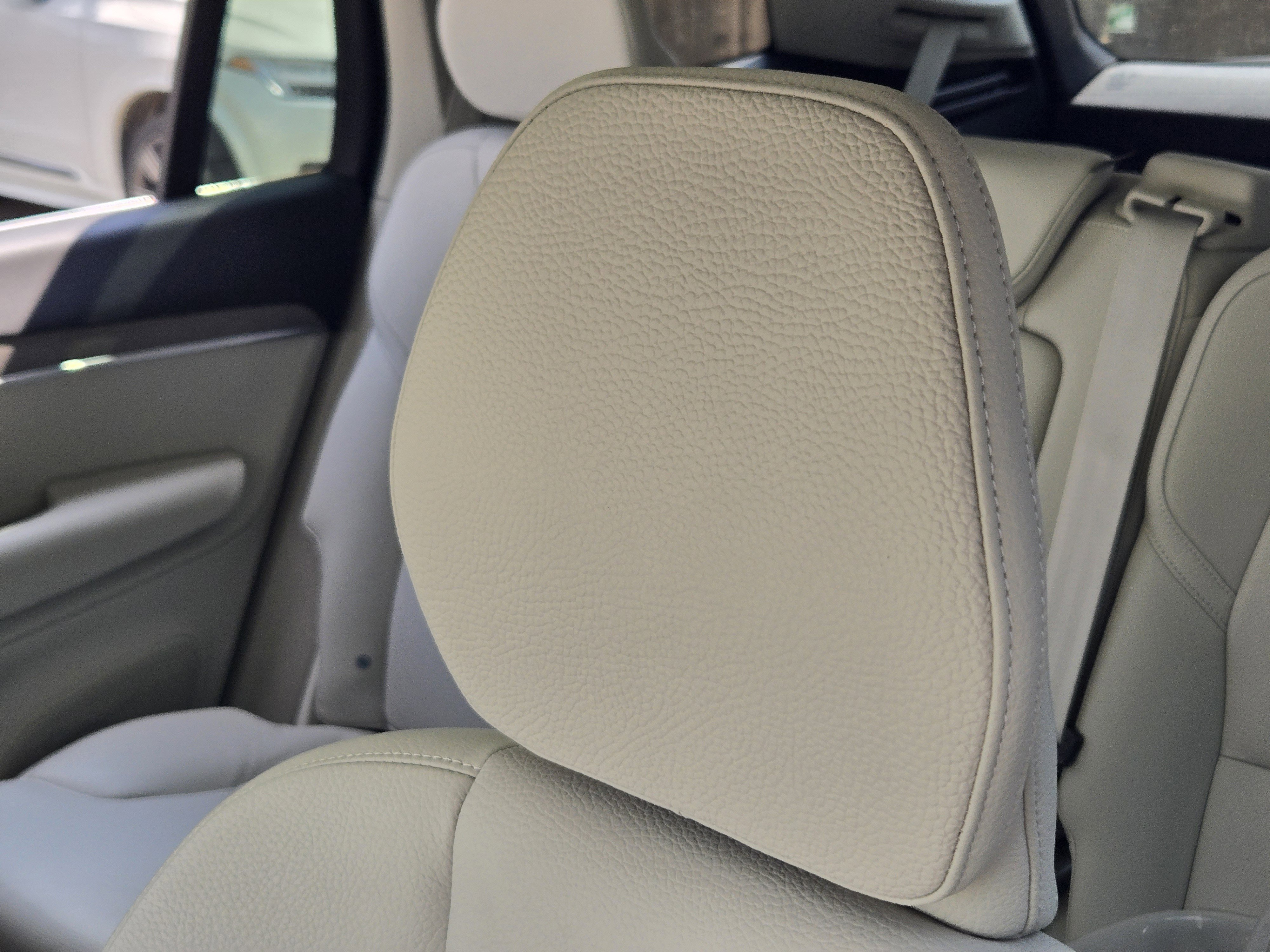 Certified 2025 Volvo XC90 T8 Plus w/ Protection Package Premier image 18