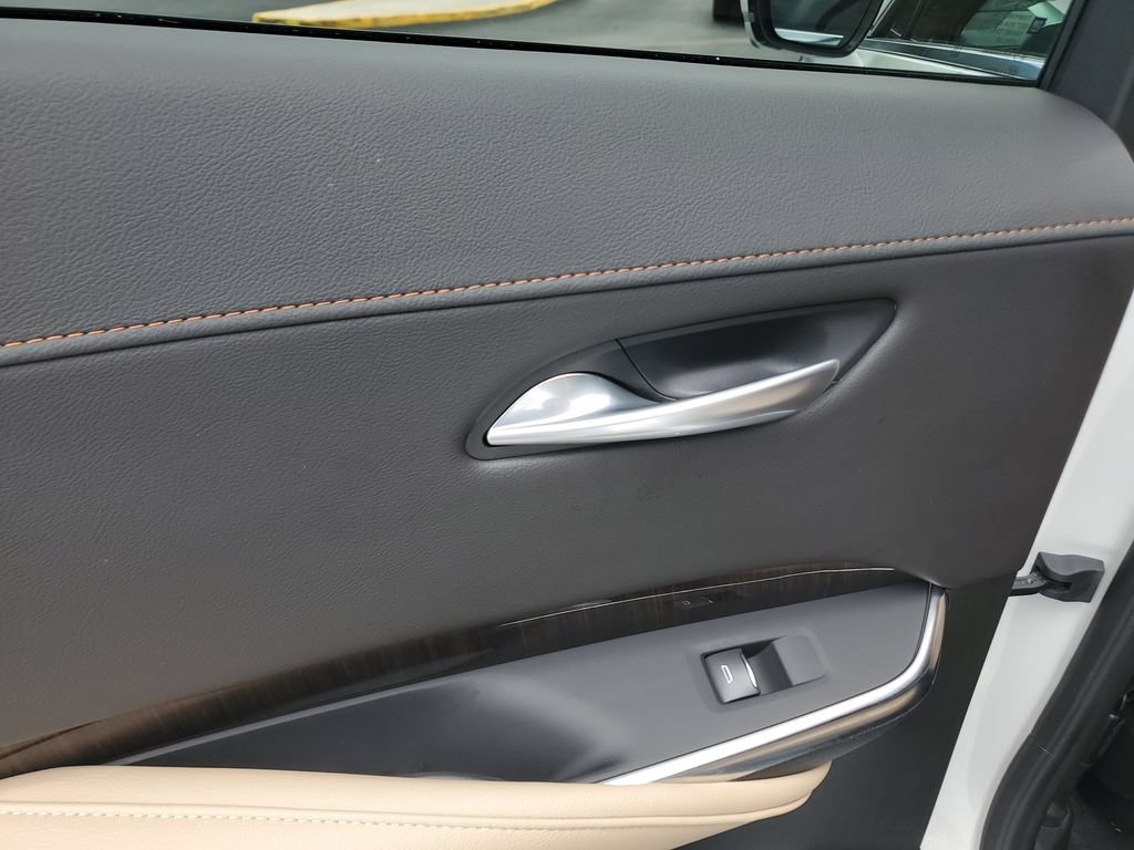 Certified 2025 Cadillac XT4 Premium Luxury w/ Technology Package FWD image 16