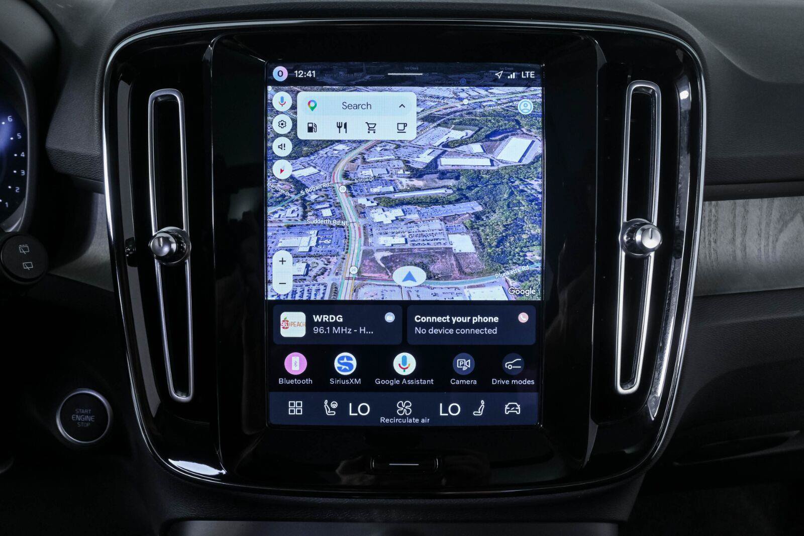 Certified 2026 Volvo XC40 B5 Plus AWD/4WD image 15