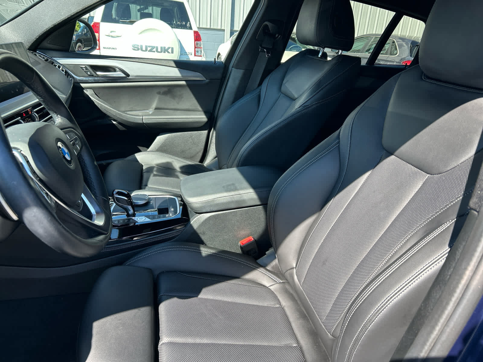 Used 2022 BMW X4 xDrive30i w/ Parking Assistance Package AWD/4WD image 3