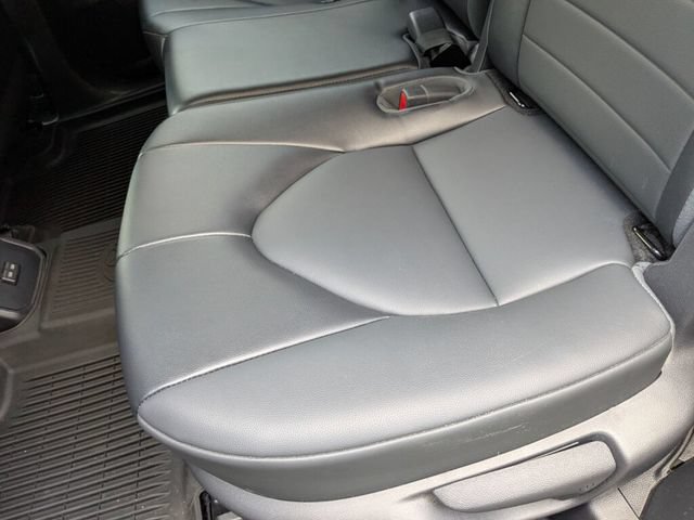 Used 2022 Toyota Highlander XLE FWD image 35