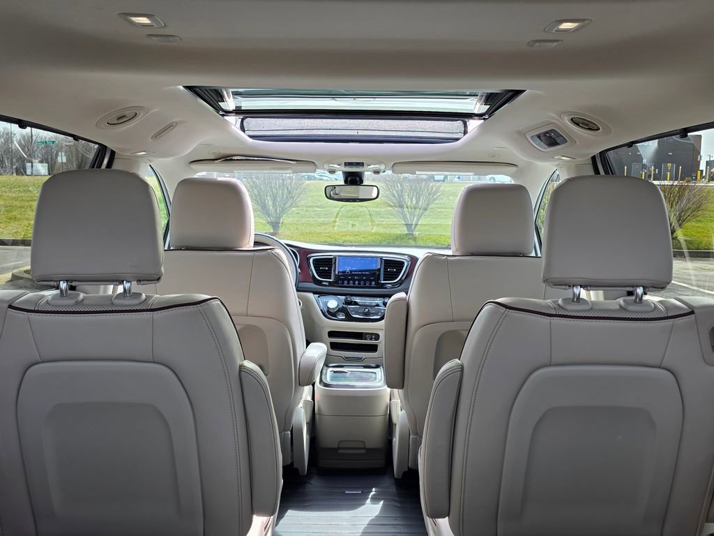 Used 2020 Chrysler Pacifica Limited image 35