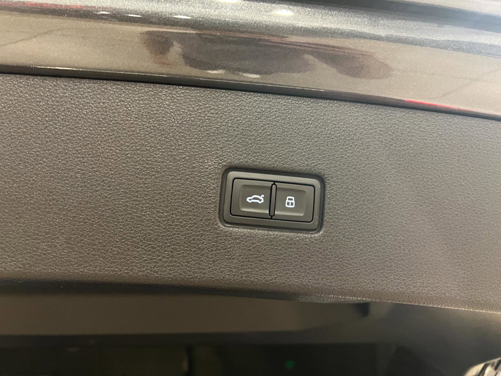 Used 2024 Audi RS Q8 image 38