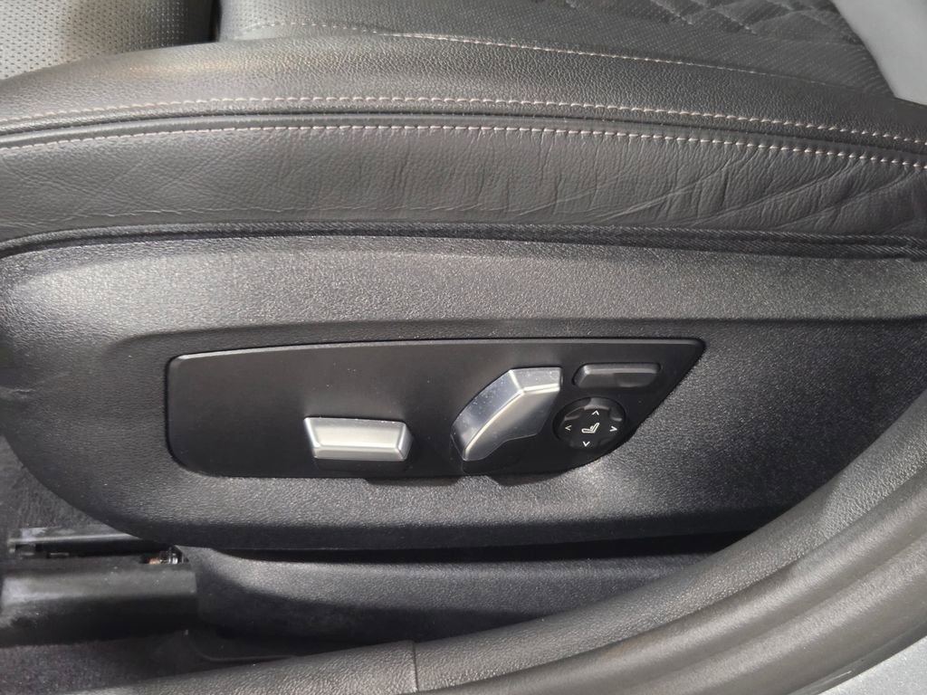 Used 2023 BMW 530e xDrive w/ Premium Package image 26