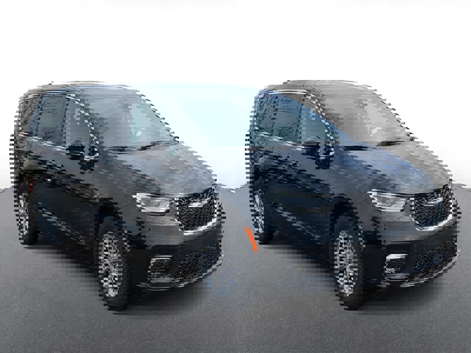 Used 2023 Chrysler Pacifica Touring-L image 2