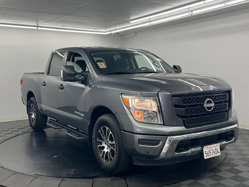 Used 2024 Nissan Titan SV w/ SV Convenience Package RWD image 3