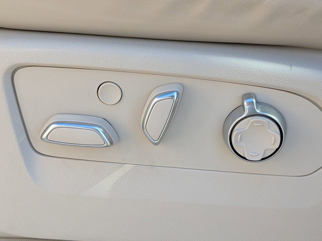 Certified 2024 Cadillac Escalade ESV Premium Luxury Platinum w/ Heavy-Duty Trailer Package image 26