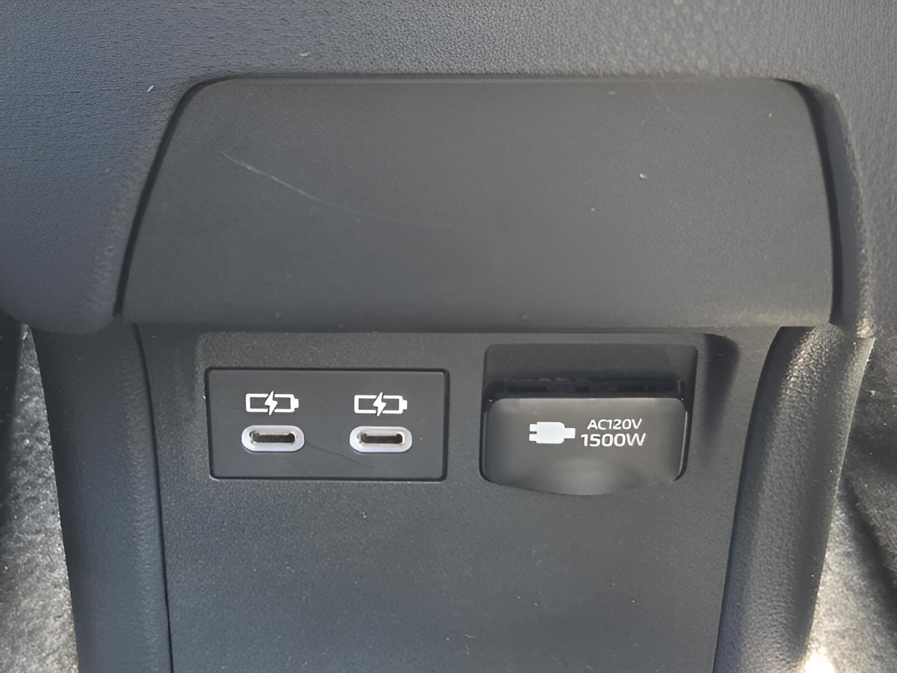 Used 2025 Toyota Prius Plug-In Hybrid FWD image 10