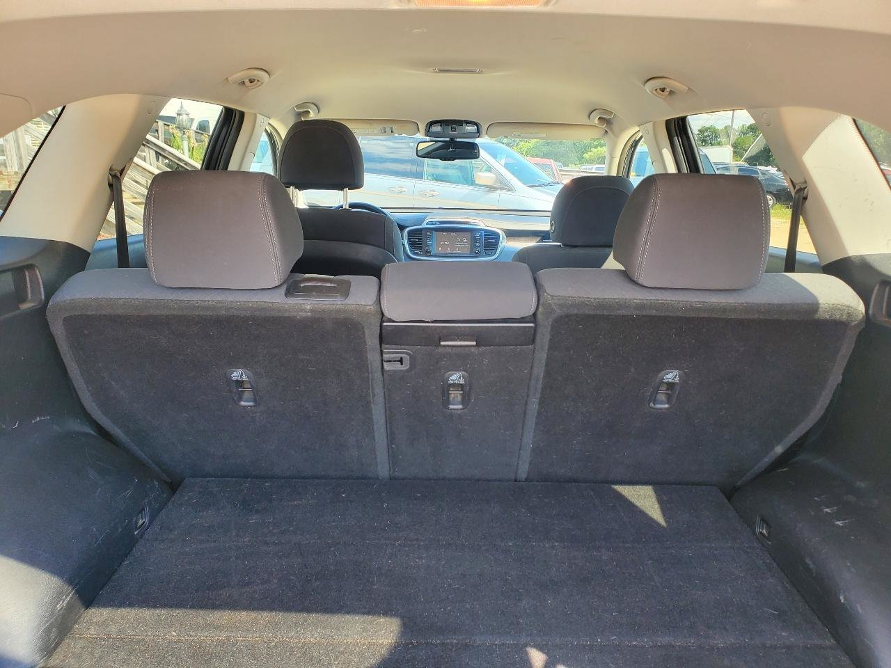 Used 2018 Kia Sorento FWD image 11