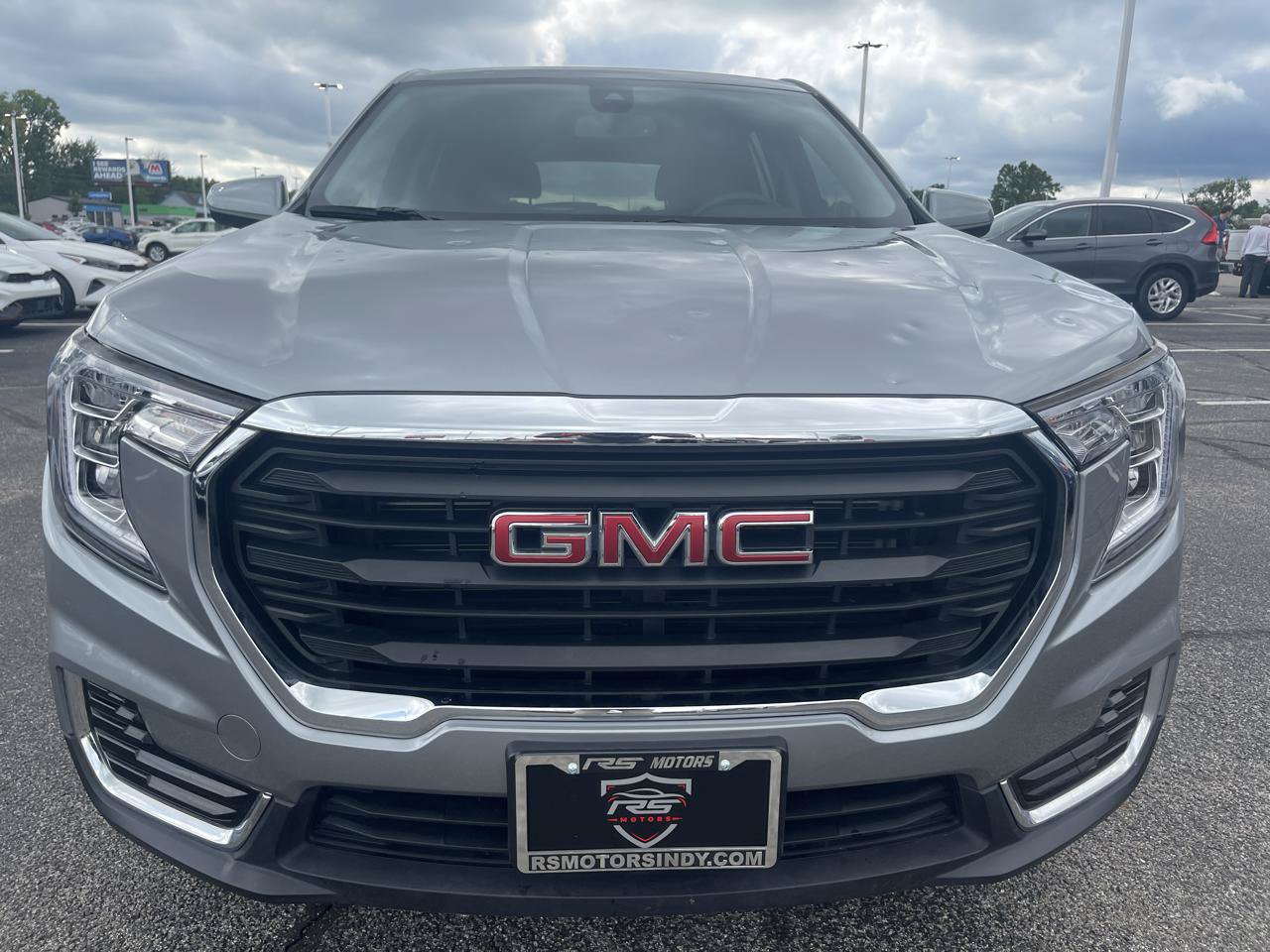 Used 2024 GMC Terrain SLE FWD image 4