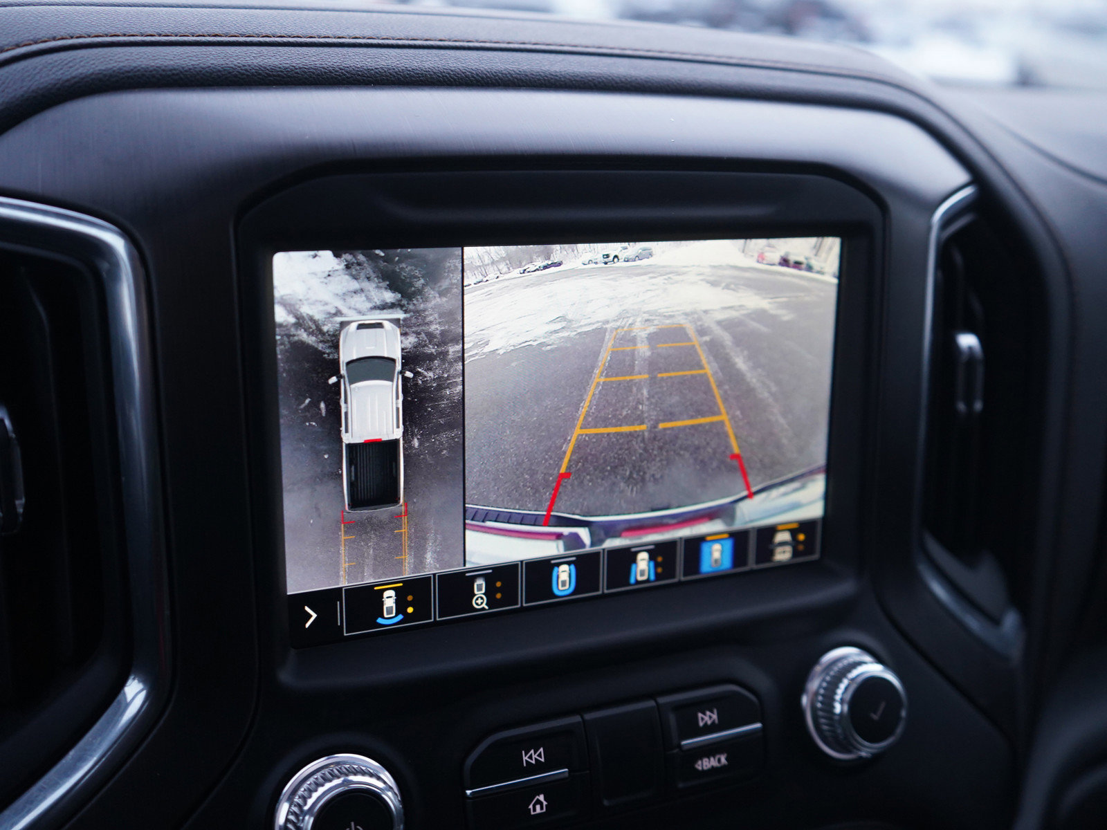 Used 2022 GMC Sierra 3500 AT4 w/ AT4 Preferred Package image 21