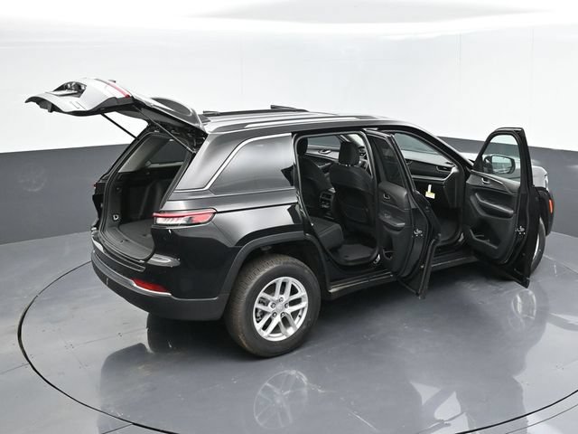 Used 2024 Jeep Grand Cherokee Laredo X AWD/4WD image 53