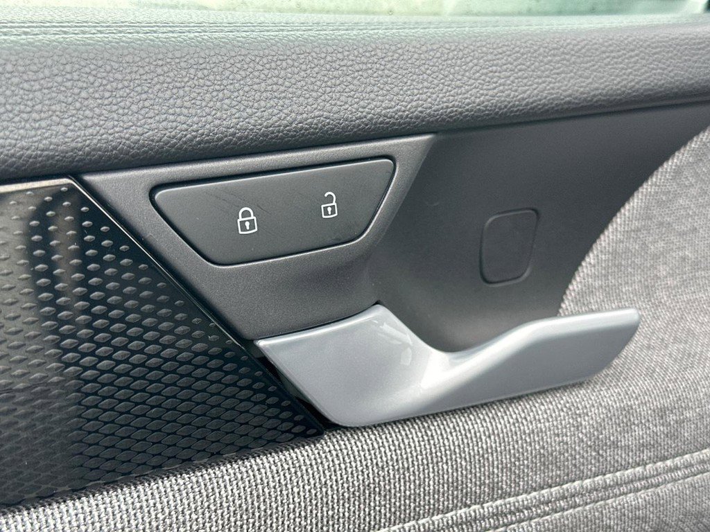 Used 2025 Volkswagen Tiguan S image 20