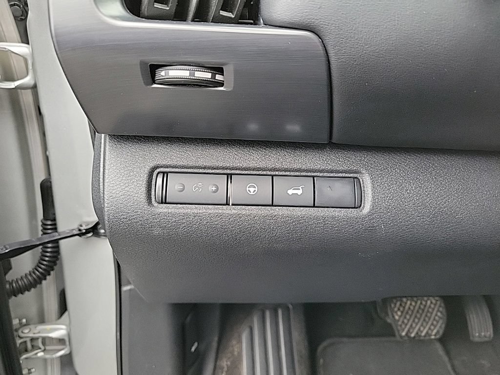 Used 2025 Nissan Pathfinder SL AWD/4WD image 32