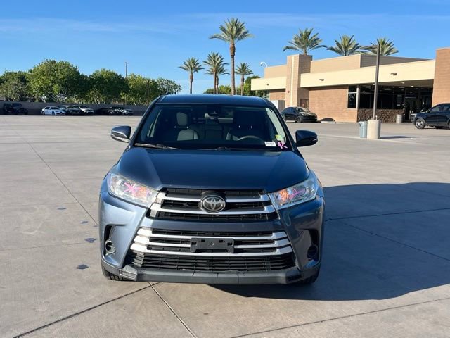 Used 2019 Toyota Highlander LE AWD/4WD image 4