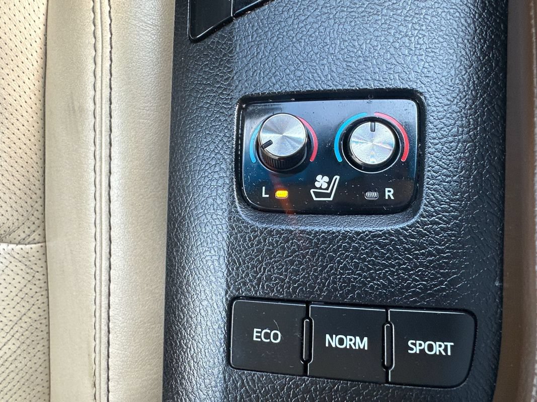 Used 2013 Toyota Avalon Limited FWD image 16