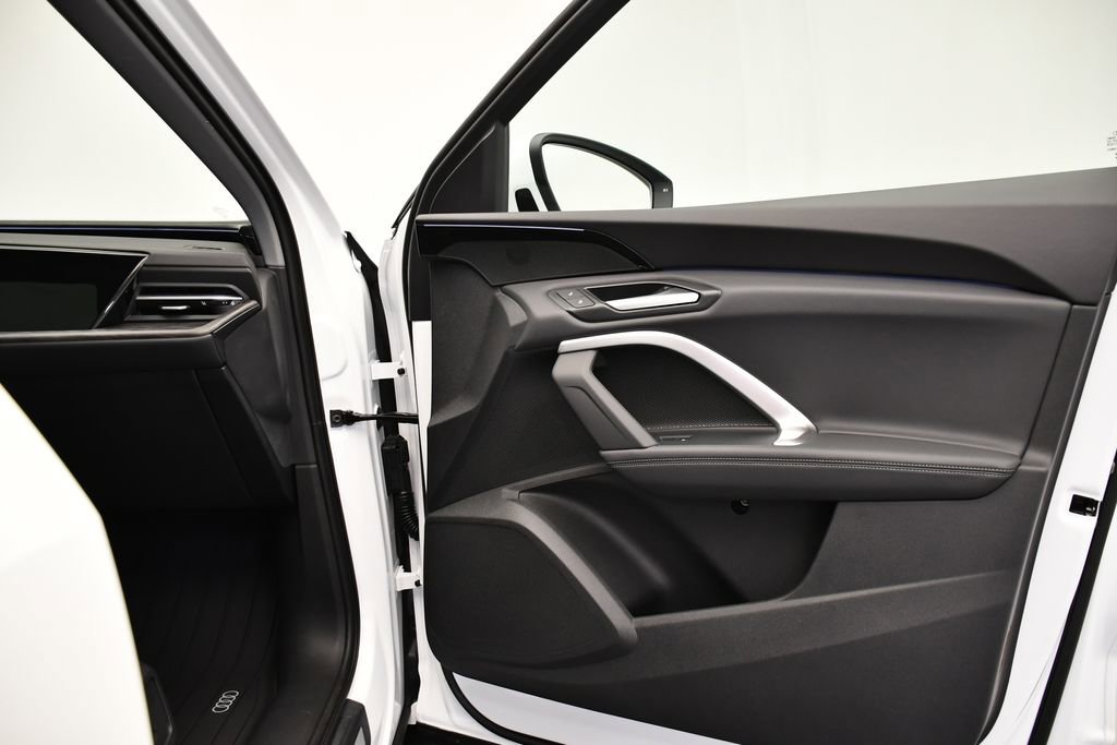 Used 2025 Audi Q5 Premium w/ Convenience Package image 44