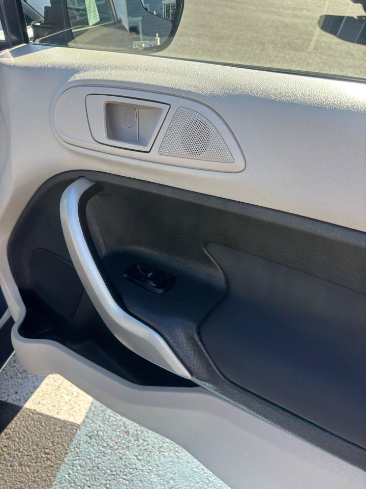 Used 2012 Ford Fiesta SE FWD image 18