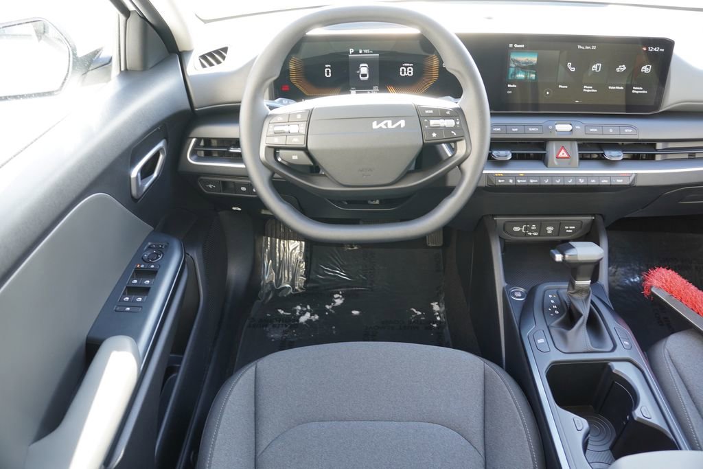 Used 2025 Kia K4 LXS image 18