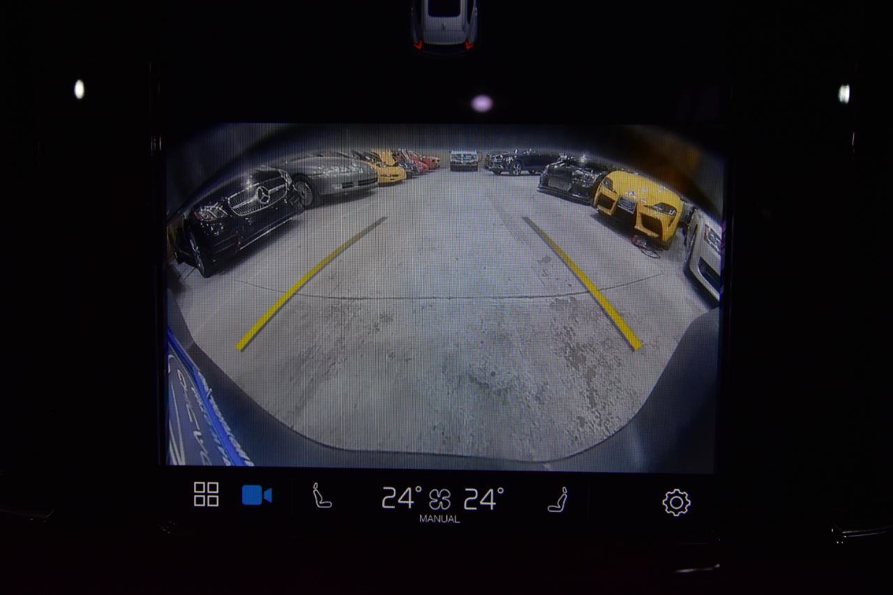 Used 2025 Volvo XC40 B5 Core image 28