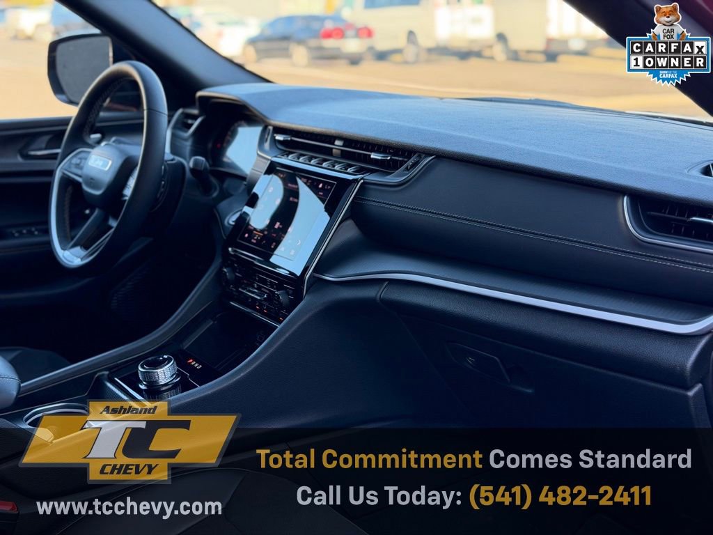 Used 2025 Jeep Grand Cherokee L Altitude image 17