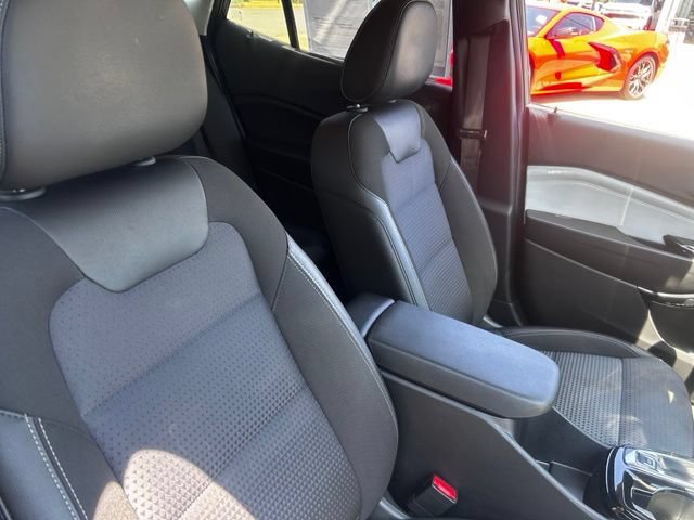 Used 2025 Chevrolet Trax LT FWD image 17