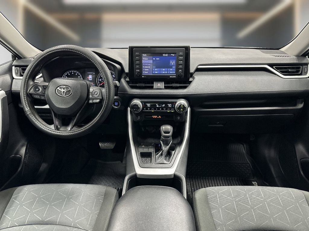 Used 2022 Toyota RAV4 XLE w/ Convenience Package FWD image 10
