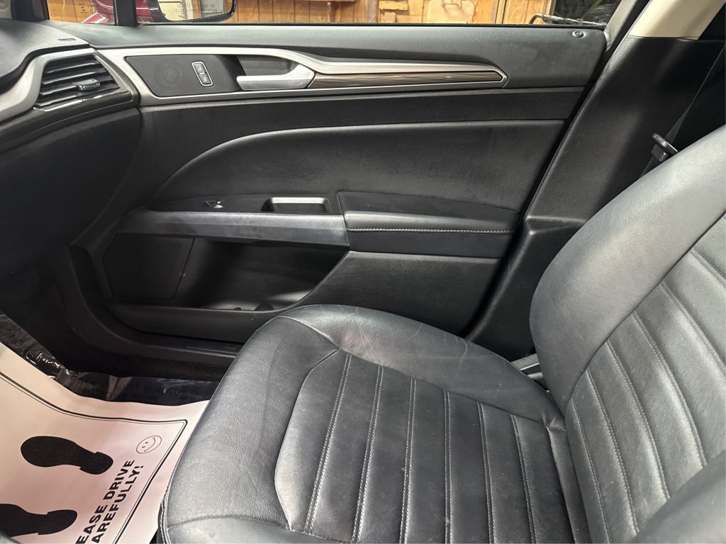 Used 2017 Ford Fusion SE w/ Fusion SE Technology Package FWD image 28